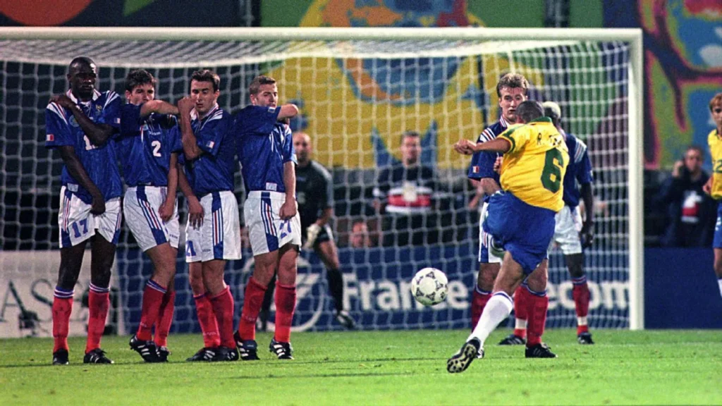 Come ha fatto Roberto Carlos a sfidare la gravità nel 1997?